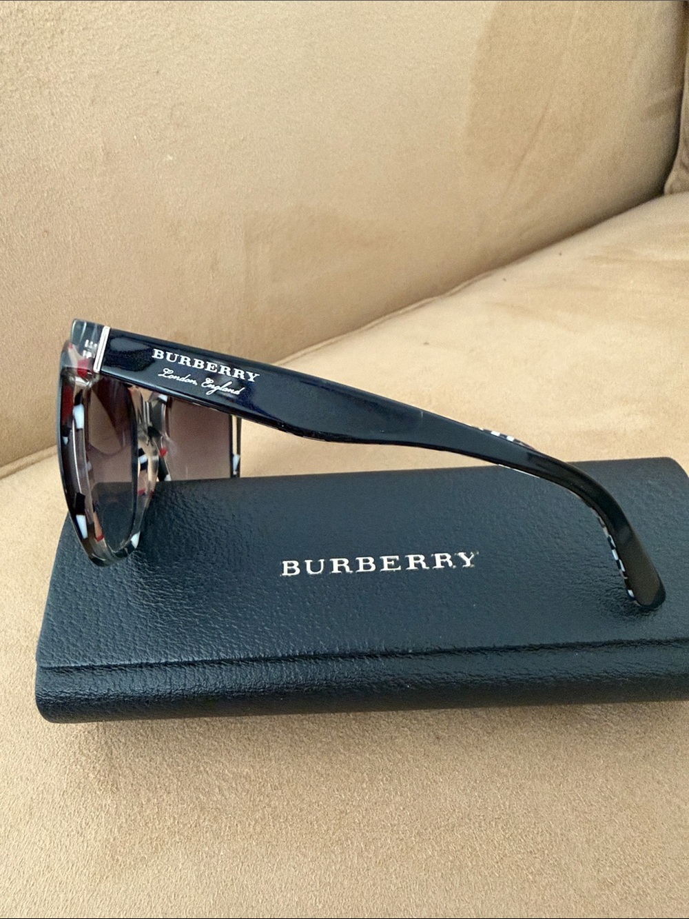 Burberry Black Cat-Eye Sunglasses with Signature Plaid Accent - Picture 4 of 4